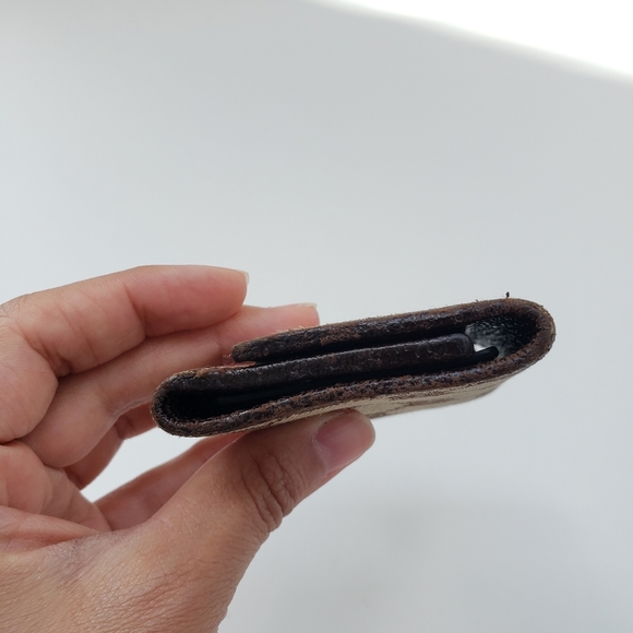 Authentic Gucci GG Tan Canvas Key Holder - Picture 7 of 16